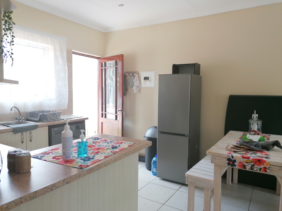 To Let 3 Bedroom Property for Rent in Marina Martinique Eastern Cape